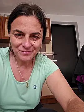 Snapshot of IsabelleCraft chatting on 12.15.25 IsabelleCraft online show from 12.15.25