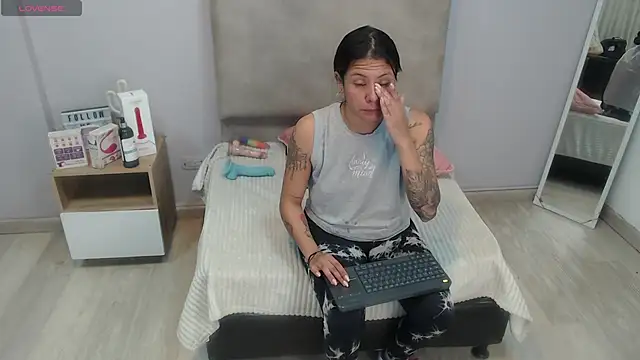 valevicious online show from 11.22.25