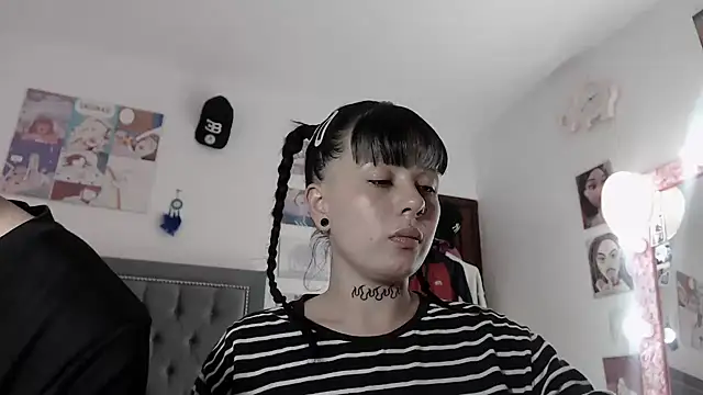 Snapshot of dulce_maria_x chatting on 12.22.24 dulce maria x online show from 12.22.24