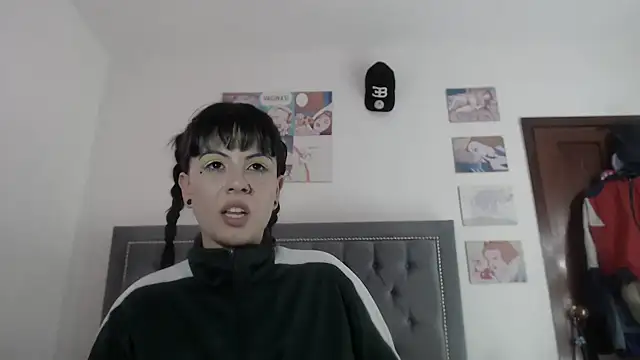 Snapshot of dulce_maria_x chatting on 12.28.24 dulce maria x online show from 12.28.24