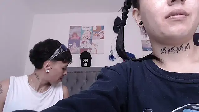 Snapshot of dulce_maria_x chatting on 02.01.25 dulce maria x online show from 02.01.25