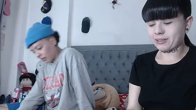 Snapshot of dulce_maria_x chatting on 10.23.25 dulce maria x online show from 10.23.25