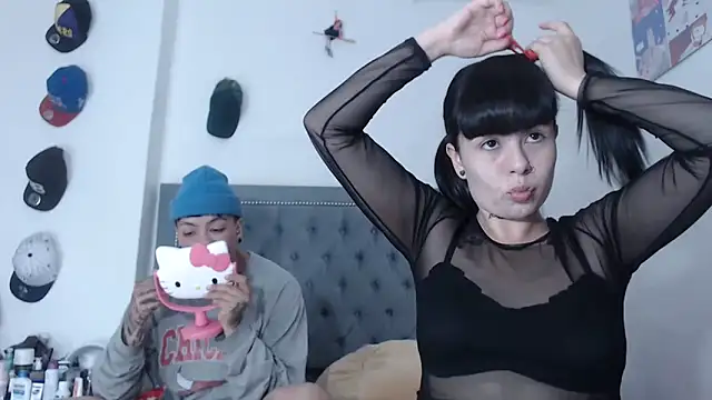 Snapshot of dulce_maria_x chatting on 10.30.25 dulce maria x online show from 10.30.25