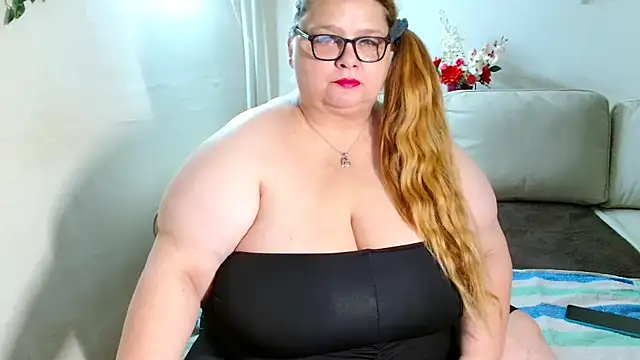 Snapshot of sexymollig chatting on 12.13.24 sexymollig online show from 12.13.24