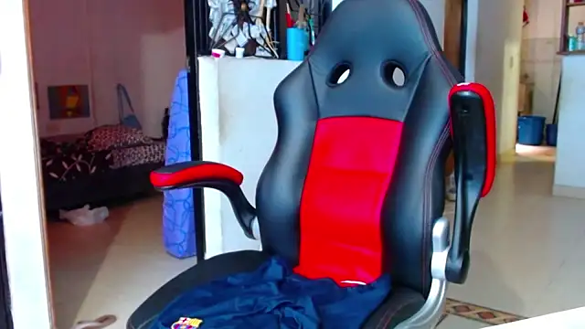 Snapshot of Lion_Grrr chatting on 10.01.25 Lion Grrr online show from 10.01.25