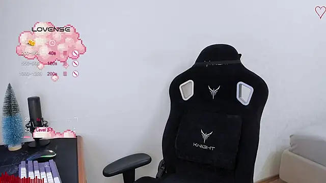 Snapshot of SkyqueenI chatting on 12.06.24 SkyqueenI online show from 12.06.24