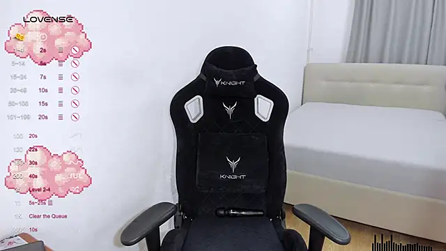 Snapshot of SkyqueenI chatting on 01.31.25 SkyqueenI online show from 01.31.25