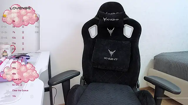 Snapshot of SkyqueenI chatting on 03.14.25 SkyqueenI online show from 03.14.25