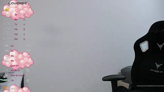 Snapshot of SkyqueenI chatting on 03.18.25 SkyqueenI online show from 03.18.25