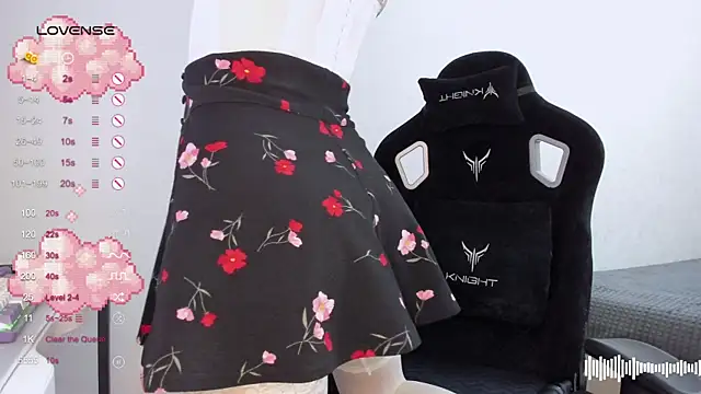 Snapshot of SkyqueenI chatting on 03.20.25 SkyqueenI online show from 03.20.25