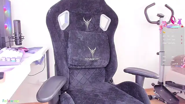 Snapshot of SkyqueenI chatting on 09.17.25 SkyqueenI online show from 09.17.25