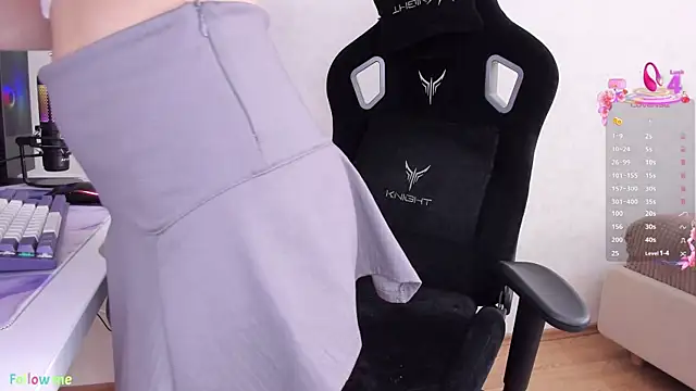 Snapshot of SkyqueenI chatting on 09.18.25 SkyqueenI online show from 09.18.25