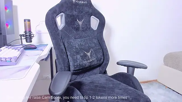 Snapshot of SkyqueenI chatting on 10.20.25 SkyqueenI online show from 10.20.25