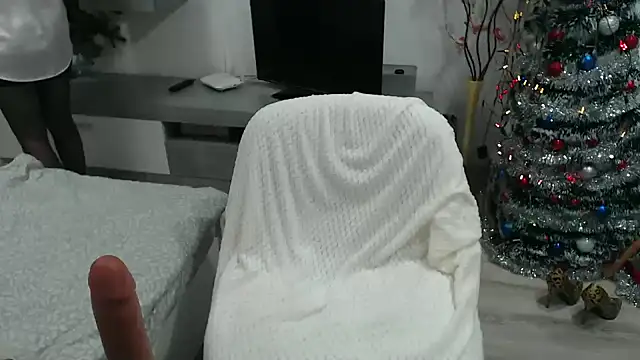 Snapshot of JullieMilf chatting on 12.28.24 JullieMilf online show from 12.28.24