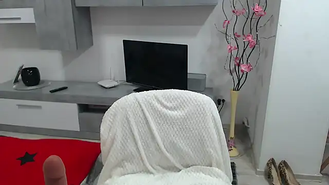 Snapshot of JullieMilf chatting on 01.03.25 JullieMilf online show from 01.03.25