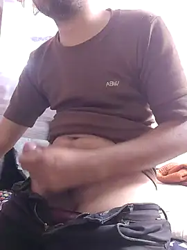 Snapshot of HotBoyOm chatting on 02.08.25 HotBoyOm online show from 02.08.25