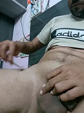 Snapshot of HotBoyOm chatting on 03.09.25 HotBoyOm online show from 03.09.25