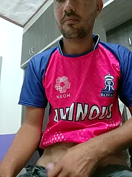 Snapshot of HotBoyOm chatting on 09.22.25 HotBoyOm online show from 09.22.25