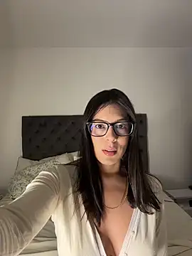 Snapshot of kamivolkano chatting on 10.13.25 kamivolkano online show from 10.13.25