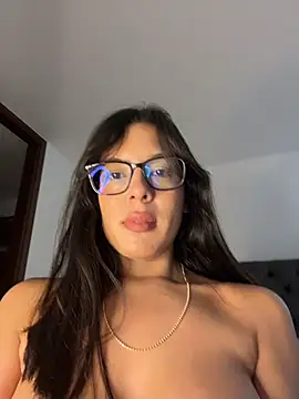 Snapshot of kamivolkano chatting on 11.02.25 kamivolkano online show from 11.02.25