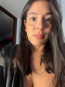 Snapshot of kamivolkano chatting on 11.16.25 kamivolkano online show from 11.16.25