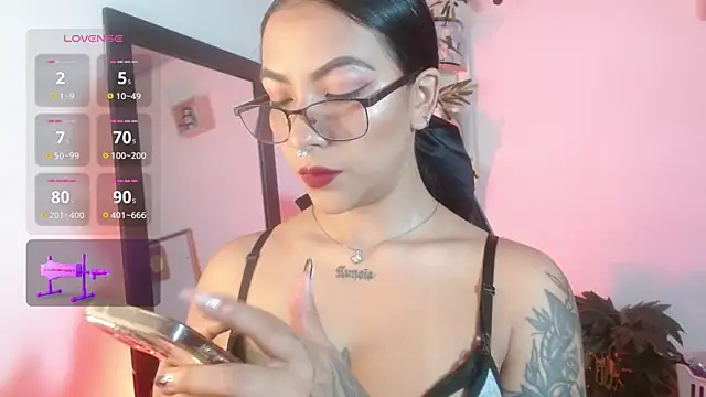 Snapshot of karlavittar chatting on 10.03.25 karlavittar online show from 10.03.25