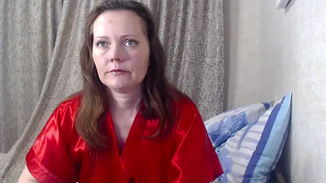 Snapshot of SheLion chatting on 12.14.25 SheLion online show from 12.14.25