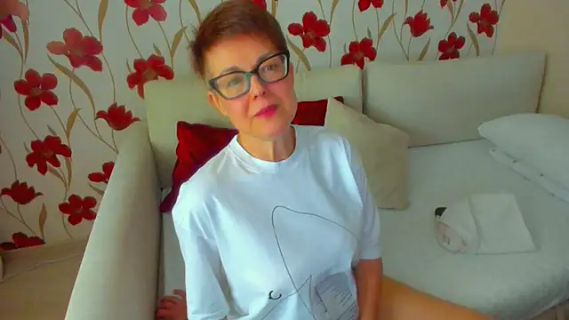 Snapshot of JennAlison chatting on 02.03.25 JennAlison online show from 02.03.25