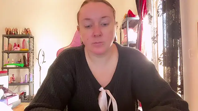 kisicaxx online show from 12.18.25