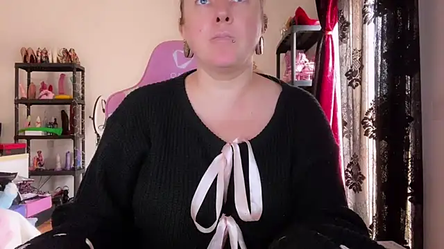 kisicaxx online show from 12.19.25