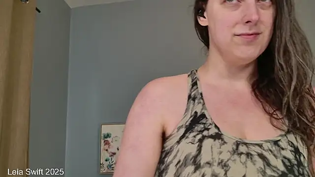 Snapshot of LeiaSwift chatting on 02.08.25 LeiaSwift online show from 02.08.25