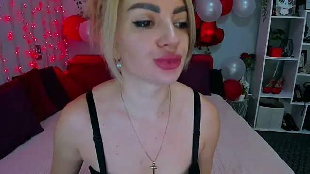 LunaBellucci online show from 02.06.26