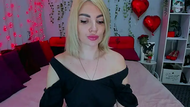 LunaBellucci online show from 04.14.26