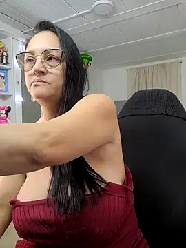 Snapshot of Ameliarizo chatting on 10.13.25 Ameliarizo online show from 10.13.25