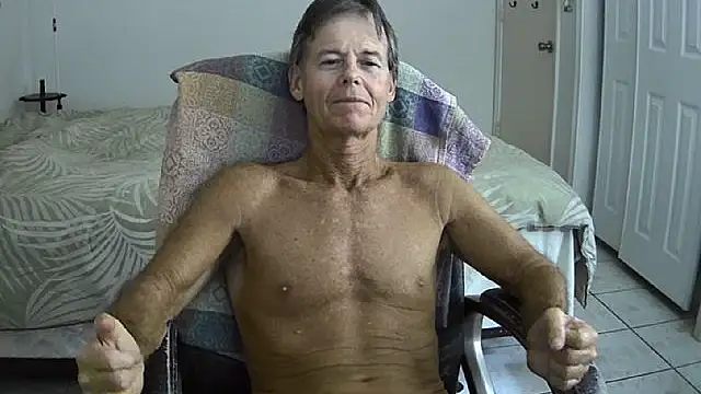 Snapshot of nakeedcowboi65 chatting on 11.05.25 nakeedcowboi65 online show from 11.05.25