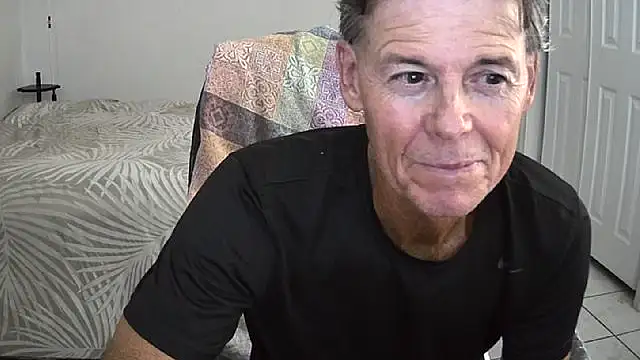 Snapshot of nakeedcowboi65 chatting on 11.05.25 nakeedcowboi65 online show from 11.05.25