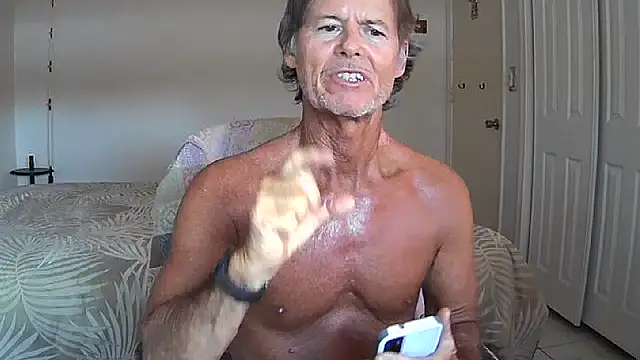 Snapshot of nakeedcowboi65 chatting on 04.10.26 nakeedcowboi65 online show from 04.10.26