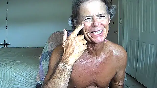 Snapshot of nakeedcowboi65 chatting on 06.01.26 nakeedcowboi65 online show from 06.01.26