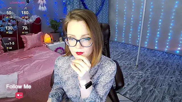 Snapshot of AngelaWhiti chatting on 12.19.24 AngelaWhiti online show from 12.19.24