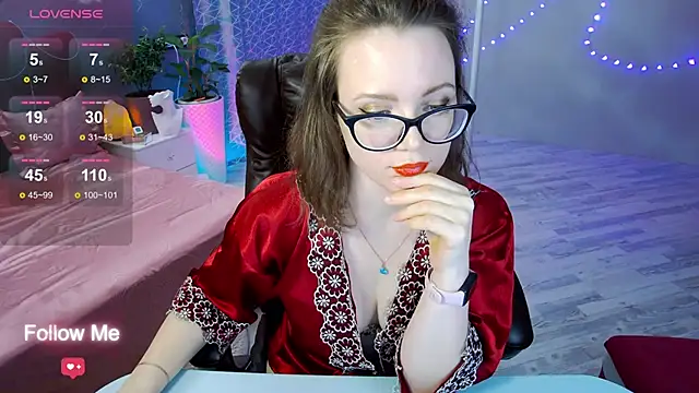 Snapshot of AngelaWhiti chatting on 02.03.25 AngelaWhiti online show from 02.03.25