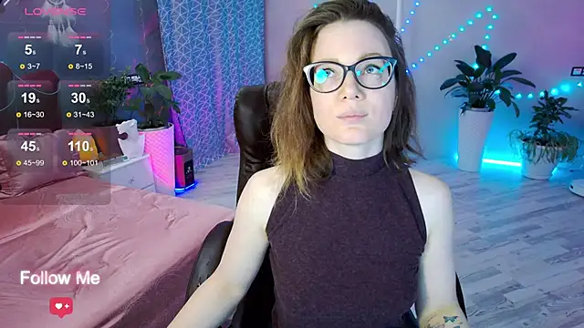 Snapshot of AngelaWhiti chatting on 03.02.25 AngelaWhiti online show from 03.02.25