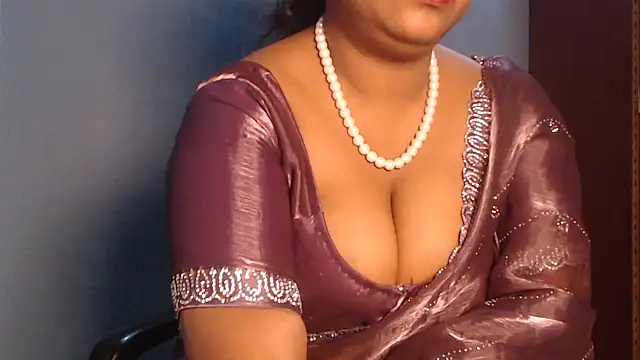 Snapshot of naughtyboobs38dd chatting on 02.25.25 naughtyboobs38dd online show from 02.25.25