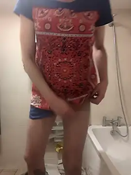Snapshot of maciej chatting on 12.12.24 maciej online show from 12.12.24