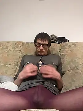 Snapshot of maciej chatting on 12.18.24 maciej online show from 12.18.24