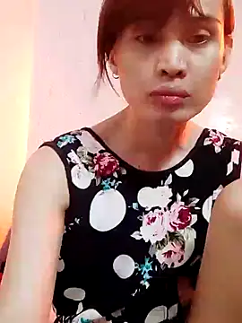 Snapshot of QueenSoreal chatting on 02.05.25 QueenSoreal online show from 02.05.25