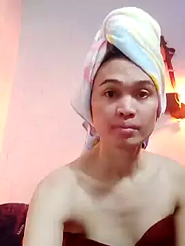 Snapshot of QueenSoreal chatting on 02.13.25 QueenSoreal online show from 02.13.25