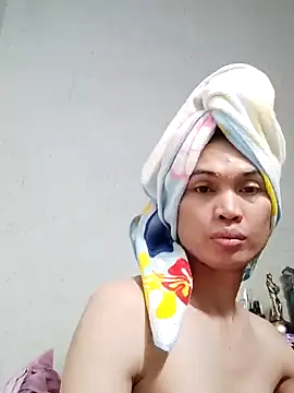 Snapshot of QueenSoreal chatting on 02.14.25 QueenSoreal online show from 02.14.25