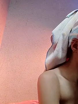 Snapshot of QueenSoreal chatting on 02.16.25 QueenSoreal online show from 02.16.25