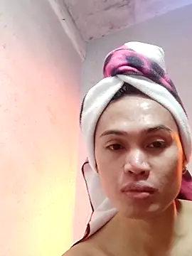 Snapshot of QueenSoreal chatting on 02.21.25 QueenSoreal online show from 02.21.25