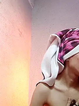 Snapshot of QueenSoreal chatting on 03.05.25 QueenSoreal online show from 03.05.25